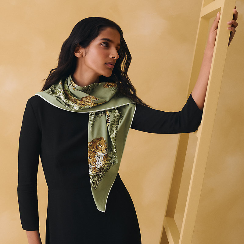 Guepards scarf 80 | Hermès Canada